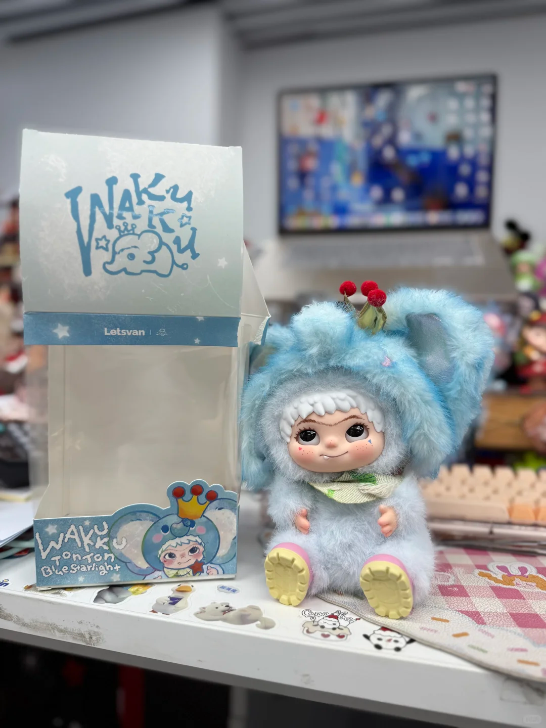 WAKUKU Elephant Tonton Purple Graffiti